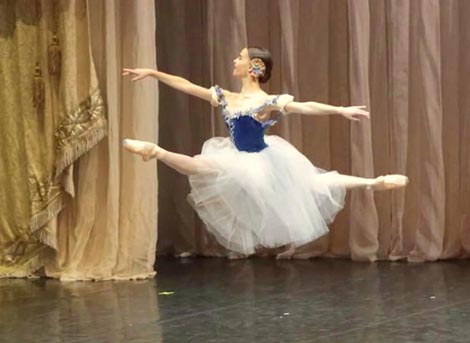 Anamarija Marković u ženskoj varijaciji seljačkog pas de deuxa iz baleta Giselle