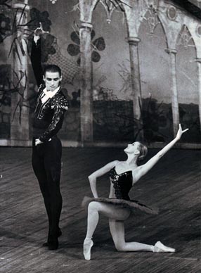 Andrei Izmestjev i Inge Arro; Operni Teatar Tallinn: Don Quijote, kor. Juri Petuhov, 1986.