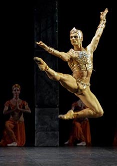 Hrvatsko narodno kazalište u Zagrebu: Ludwig Minkus, Bajadera, kor. Vasilij Medvedev (rema izvorniku Mariusa Patipaa), foto: © Mirko Cvjetko