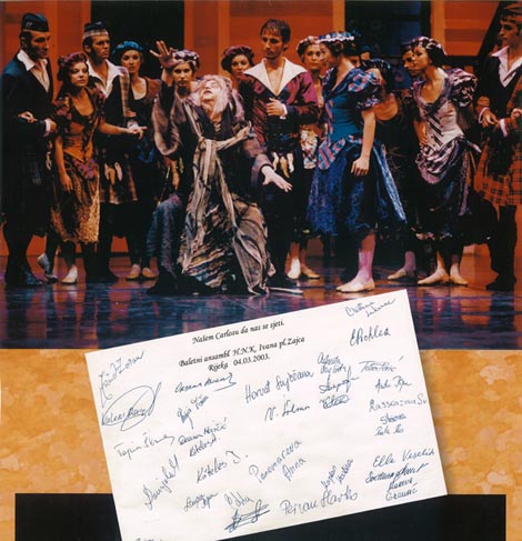 Carlos Araya u baletu Silfida, fotografija s potpisima članova Baleta HNK-a Ivana pl. Zajca u Rijeci, 4. ožujka 2003.