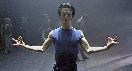 Juchi Kabayashi u baletu Čudesni mandarin, koreograf Maurice Béjart