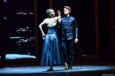 Edina Pličanić (Ana Karenjina) i Tamas Darai (Vronski) - Hrvatsko narodno kazalište u Zagrebu: Ana Karenjina, kor. Leo Mujić, foto: Novković, 2014.