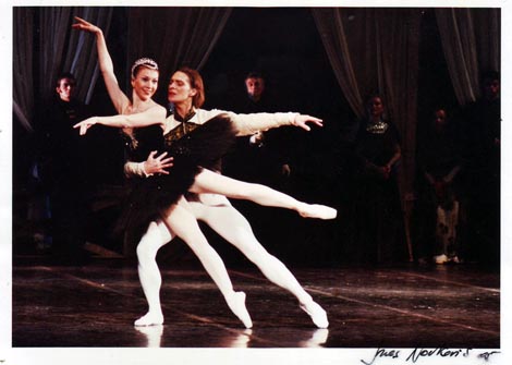 Ervina Sulejmanova (Odile) i Anton Bogov (Princ) – HNK u Zagrebu, Petar Iljič Čajkovski, Labuđe jezero, foto: Ines Novković