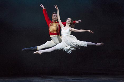 Orašar u Royal Opera House u Londonu: Emma Maguire and Alexander Campbell in The Nutcracker © ROH/Bill Cooper, 2012 The Story Begins…