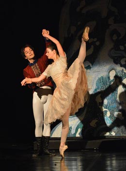 Hrvatsko narodno kazalište u Osijeku: Petar Iljič Čajkovski, Orašar, kor. i red. Dinko Bogdanić, dir. Filip PAvišić