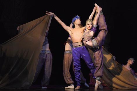 Hrvatsko narodno kazalište u Osijeku: Petar Iljič Čajkovski, Orašar, kor. i red. Dinko Bogdanić, dir. Filip PAvišić