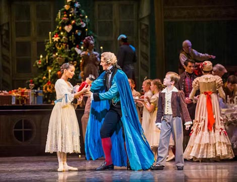 The Royal Ballet and Opera, London: Petar Iljič Čajkovski, Orašar, kor. Peter Wright