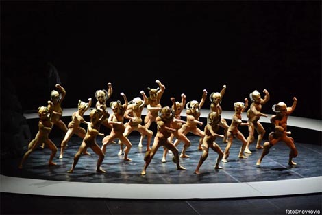 Hrvatsko narodno kazalište u Zagrebu: Henrik Ibsen – Edvard Grieg – Edward Clug, Peer Gynt, kor. Edward Clug, foto: Novković