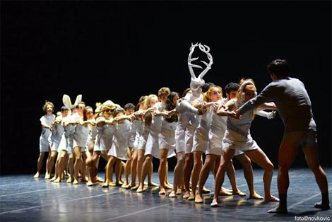 Hrvatsko narodno kazalište u Zagrebu: Henrik Ibsen – Edvard Grieg – Edward Clug, Peer Gynt, kor. Edward Clug, foto: Novković