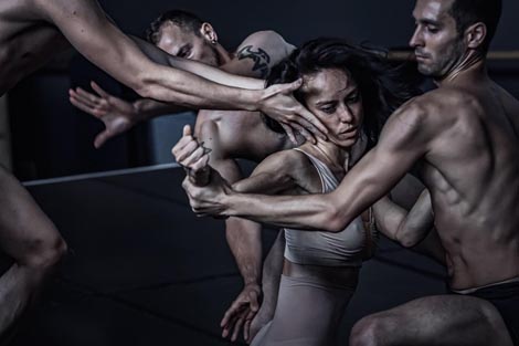Hrvatsko narodno kazalište Ivana pl. Zajca, Rijeka: Plamteća voda, kor. Andonis Foniadakis, foto: Fanni Tutek Hajnal
