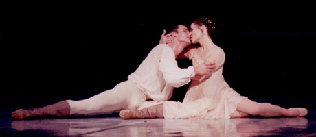 Tomislav Petranović i Mirna Sporiš u baletu ROMEO I JULIJA Sergeja Prokofjeva u koreografiji Dinka Bogdanić, HNK u Zagrebu, 24. svibnja 2005., foto: Saša Novković
