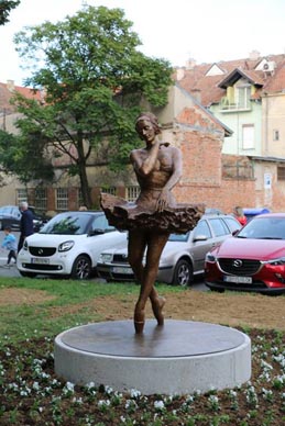 spomenik Miji Čorak Slavenskoj, autor Tomislav Kršnjavi, foto: sbonline.net